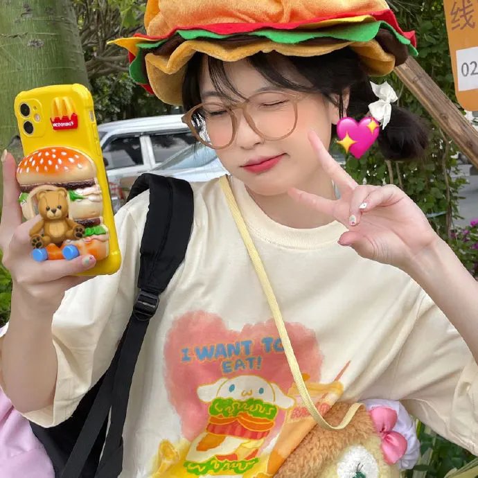 九顶假发的女孩